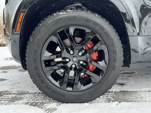 Used 2023 Land Rover Defender 110 X image 2