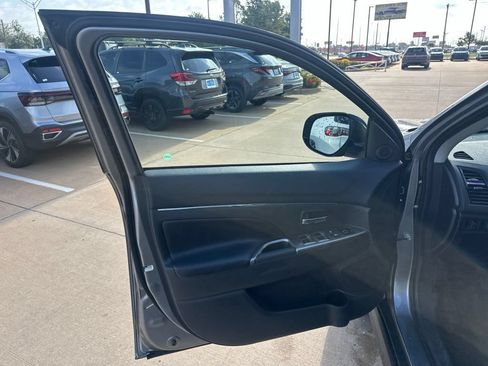 Used 2025 Mitsubishi Outlander Sport SE AWD/4WD image 11