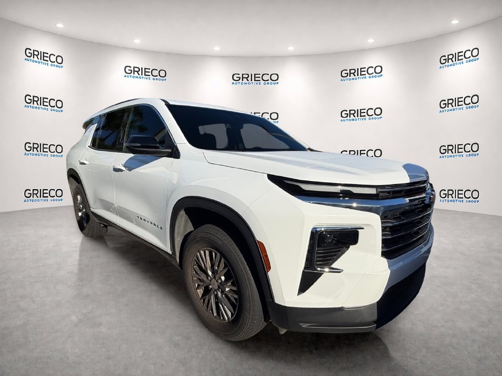 Used 2024 Chevrolet Traverse LT FWD image 1