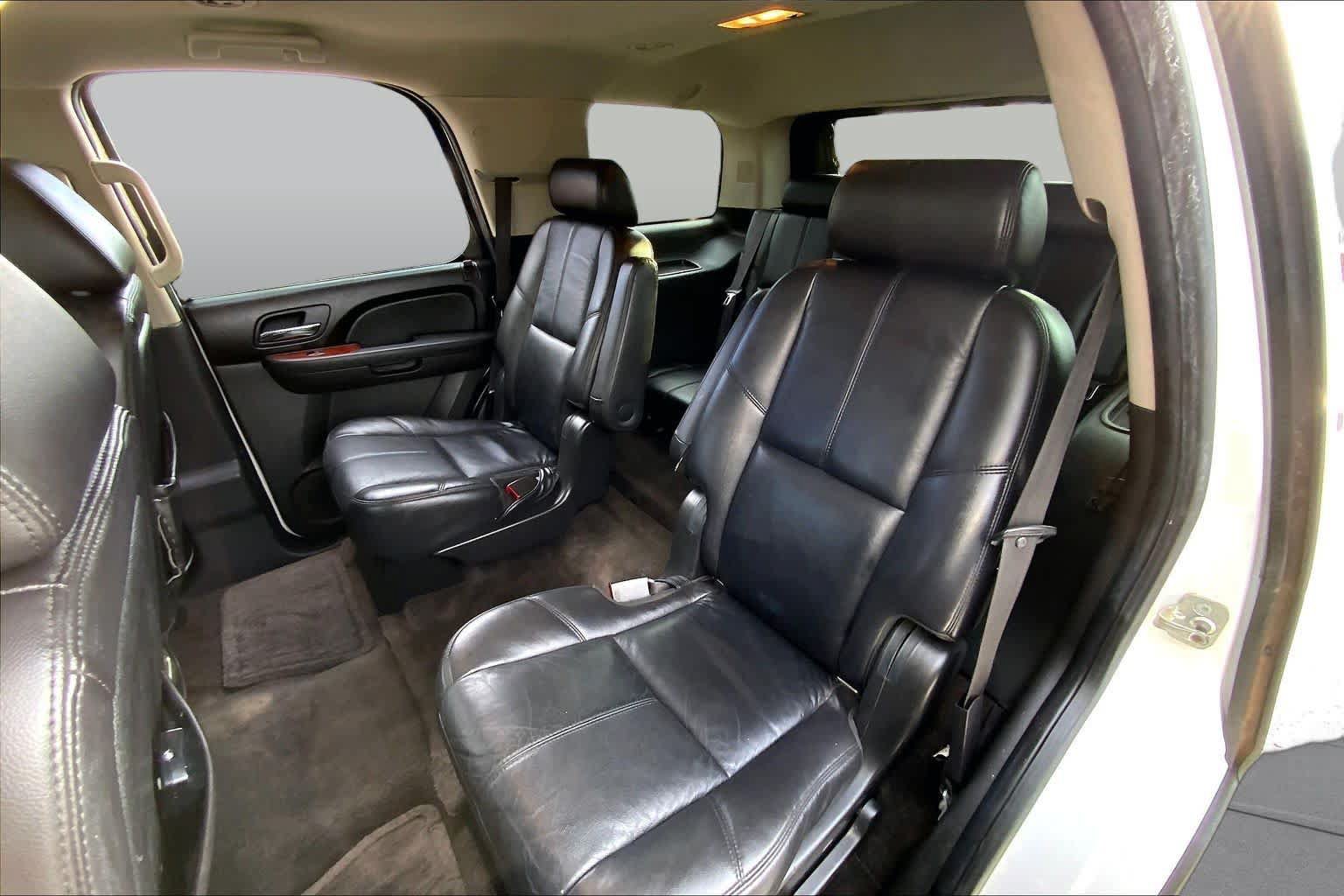 Used 2010 Chevrolet Tahoe LT w/ Luxury Package RWD image 20