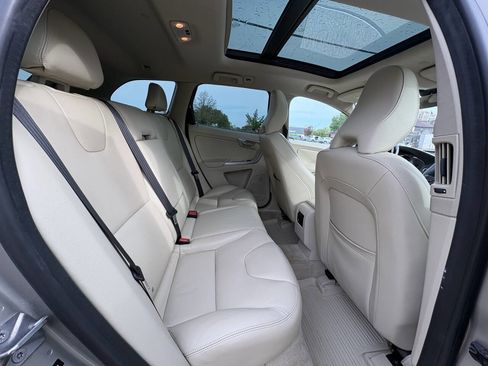 Used 2015 Volvo XC60 T6 Platinum FWD image 26