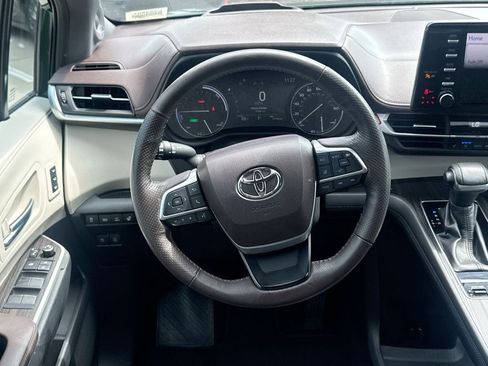 Used 2021 Toyota Sienna Platinum AWD/4WD image 23