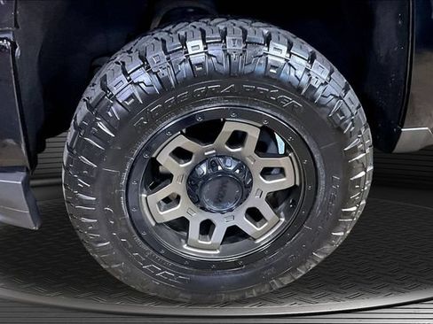Used 2018 Chevrolet Silverado 1500 LTZ Z71 AWD/4WD image 31