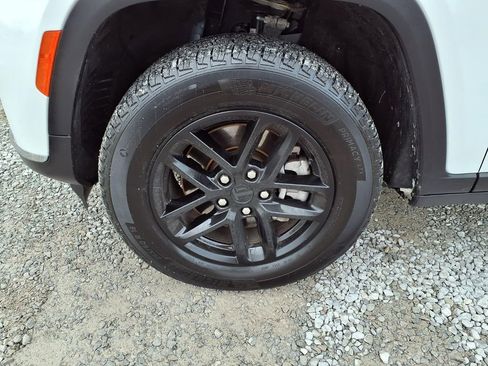 Used 2025 Jeep Grand Cherokee L Laredo w/ Luxury Tech Group I image 37