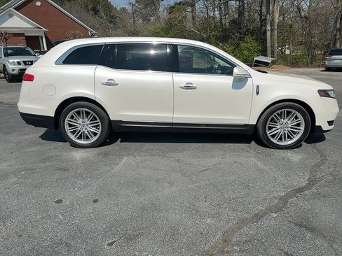 Used 2018 Lincoln MKT AWD w/ Technology Package image 3
