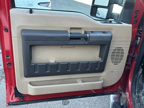Used 2011 Ford F250 Lariat image 12