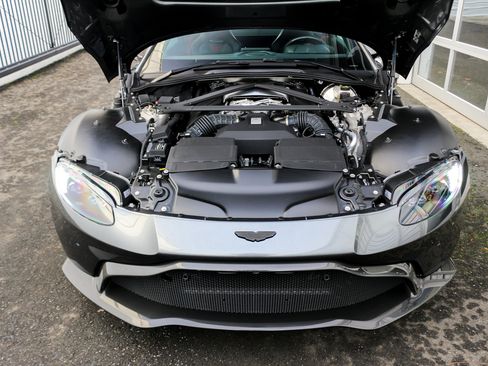 Used 2021 Aston Martin V8 Vantage Coupe RWD image 34