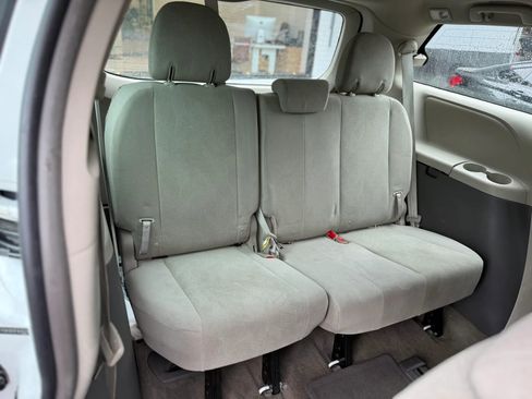 Used 2015 Toyota Sienna L FWD image 27
