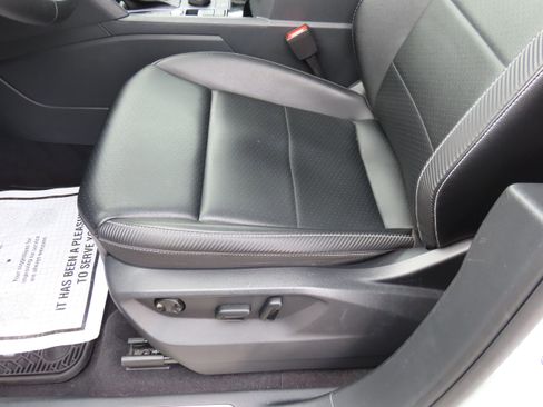 Used 2022 Volkswagen Atlas Cross Sport SE w/ Panoramic Sunroof Package image 39