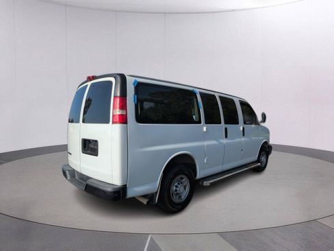 Used 2017 Chevrolet Express 2500 RWD image 5