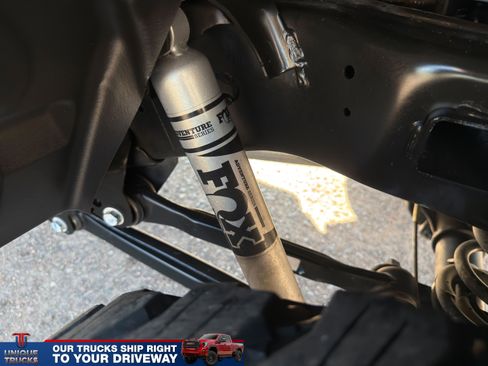 Used 2022 Jeep Gladiator Sport image 8