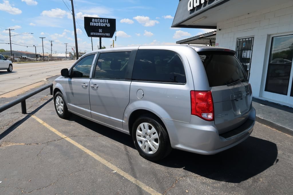 Used 2018 Dodge Grand Caravan SE w/ UConnect Hands-Free Group FWD image 4
