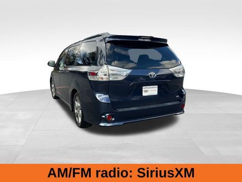 Used 2018 Toyota Sienna SE image 3