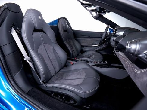 Used 2023 Ferrari F8 Tributo image 55