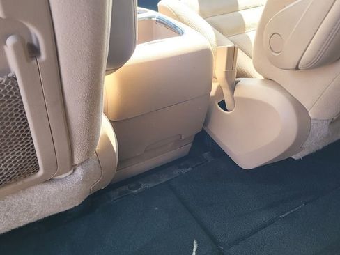 Used 2015 Dodge Grand Caravan SXT image 28