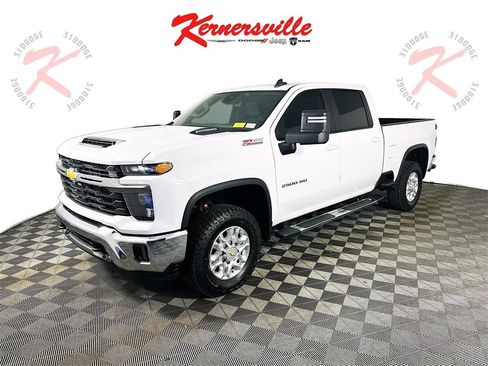 Used 2024 Chevrolet Silverado 2500 LT image 3