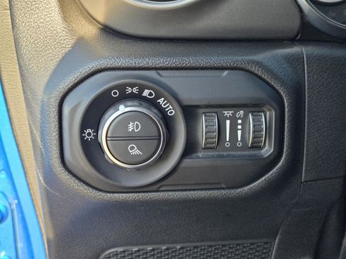 Used 2022 Jeep Gladiator Sport image 20