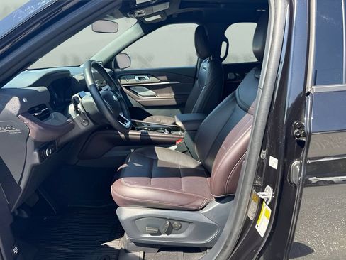 Used 2025 Ford Explorer Platinum AWD/4WD image 5