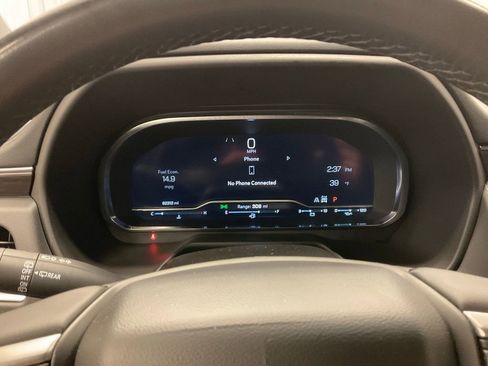 Used 2024 Chevrolet Suburban LT image 4