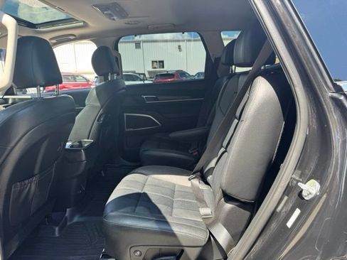 Used 2021 Kia Telluride EX w/ EX Premium Package FWD image 17