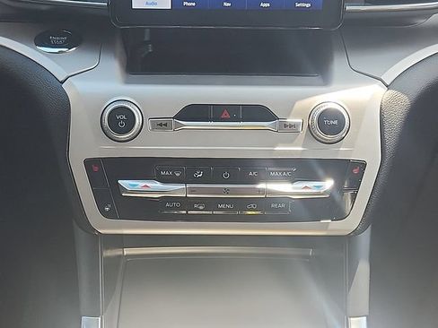 Certified 2022 Ford Explorer XLT w/ Equipment Group 202A AWD/4WD image 17