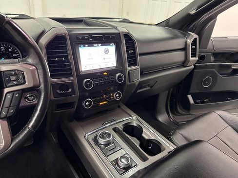 Used 2019 Ford Expedition XLT image 16