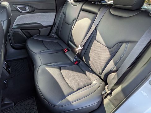 New 2026 Jeep Compass Latitude image 24