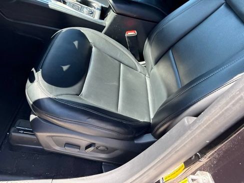 Used 2020 Ford Explorer XLT w/ Equipment Group 202A AWD/4WD image 6