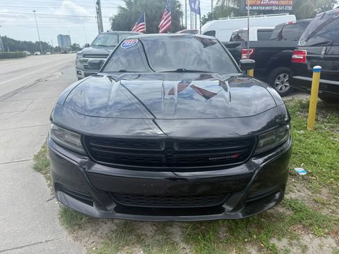 Used 2021 Dodge Charger SXT w/ Leather Interior Group RWD image 2
