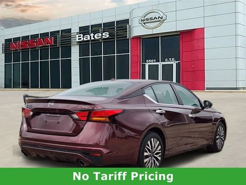 Used 2024 Nissan Altima 2.5 SV w/ SV Premium Package FWD image 4