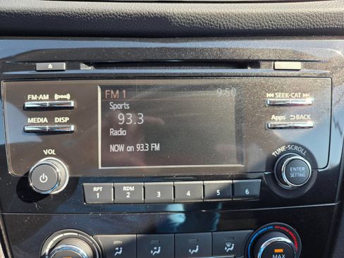 Used 2015 Nissan Rogue S AWD/4WD image 13