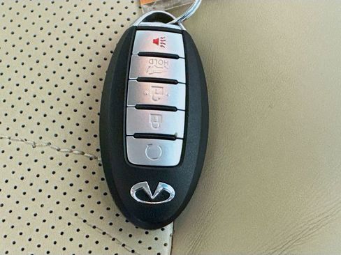 Used 2017 INFINITI QX80 2WD w/ Deluxe Technology Package image 41