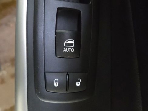 Used 2017 Jeep Cherokee Overland image 35