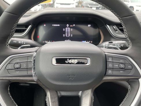 New 2025 Jeep Grand Cherokee Limited image 12