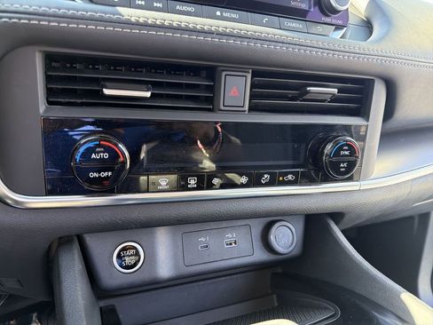 Used 2023 Nissan Rogue SV image 33