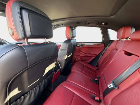 Used 2024 Porsche Macan image 19