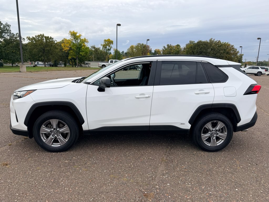 Used 2023 Toyota RAV4 LE AWD/4WD image 6
