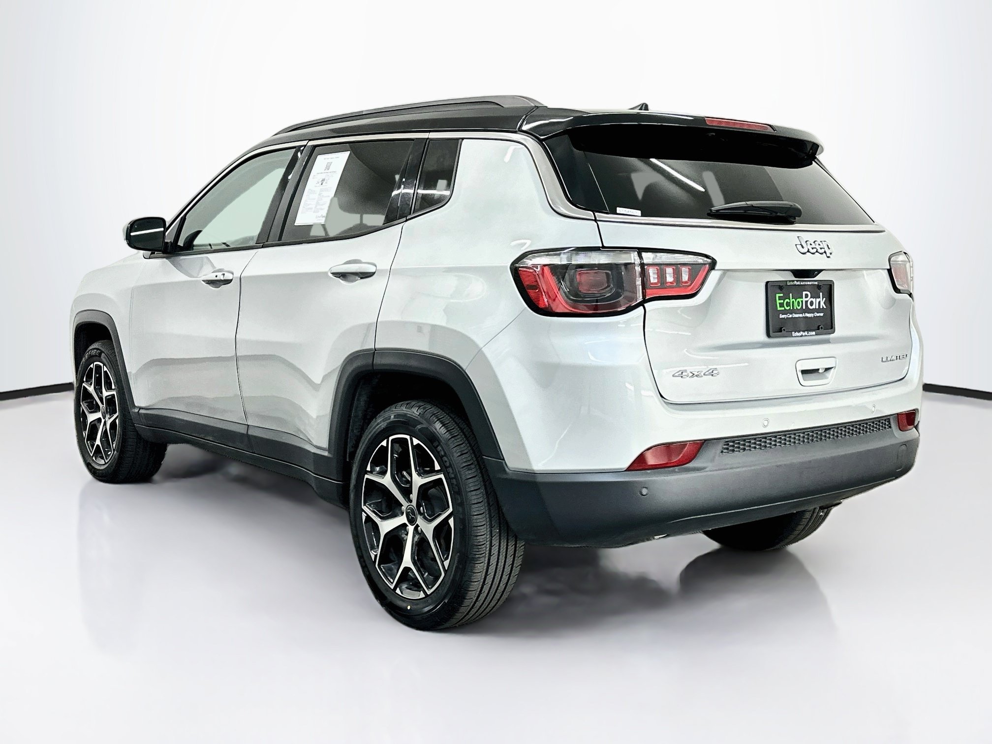 Used 2025 Jeep Compass Limited AWD/4WD image 5