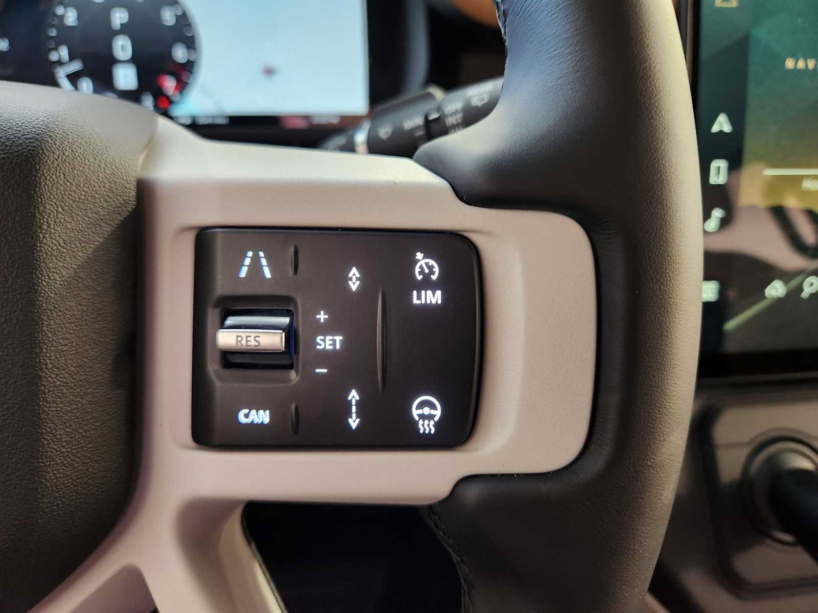 New 2026 Land Rover Defender 110 X-Dynamic SE AWD/4WD image 28