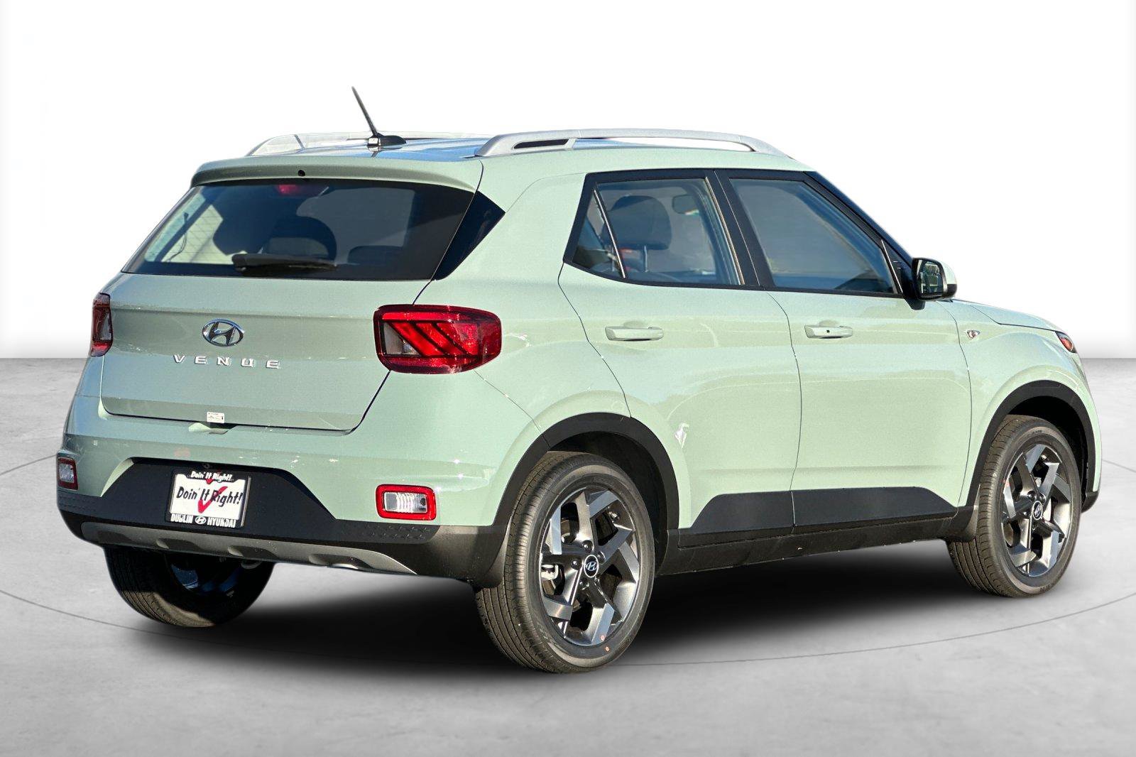 Used 2026 Hyundai Venue SEL FWD image 4