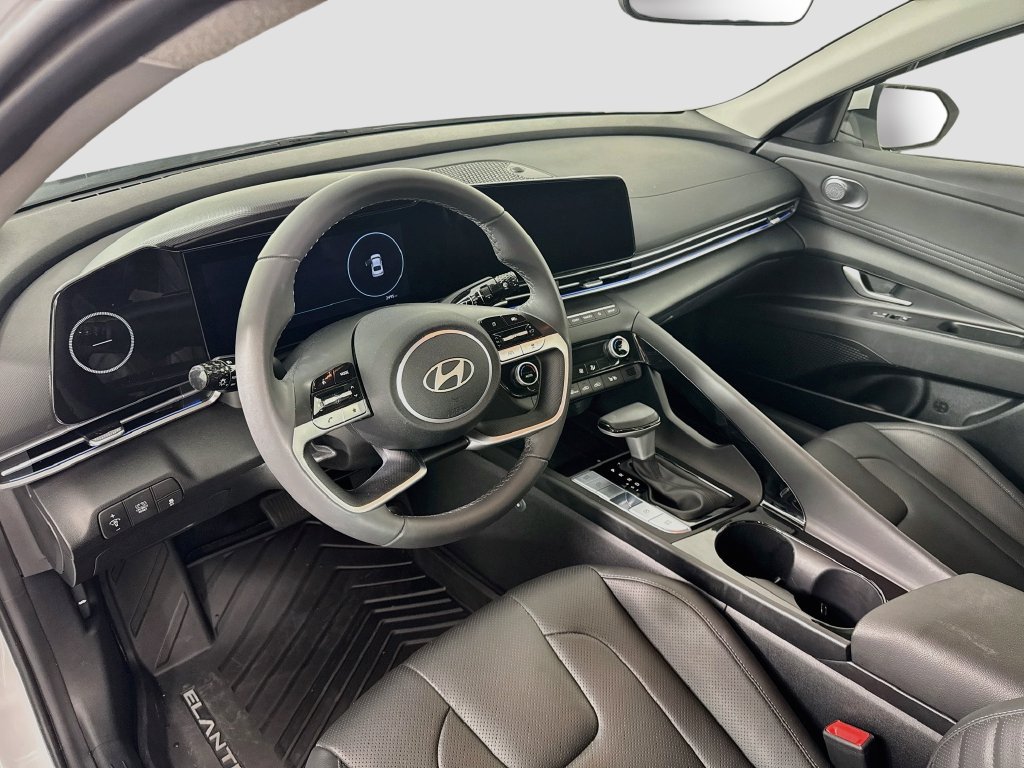 Certified 2025 Hyundai Elantra Limited FWD image 9
