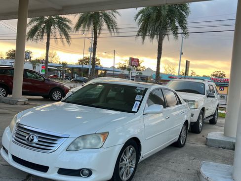 Used 2008 Toyota Avalon XLS image 2