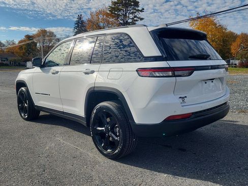 New 2025 Jeep Grand Cherokee Altitude image 7