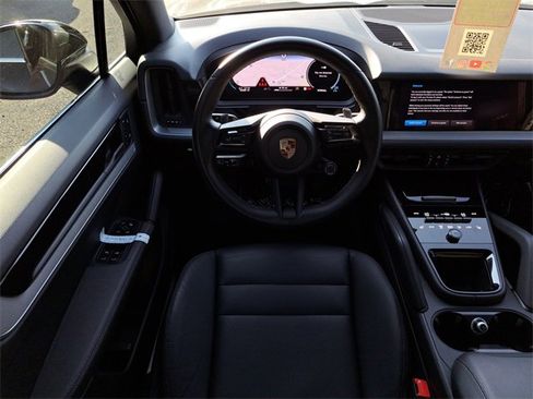 Used 2024 Porsche Cayenne image 11