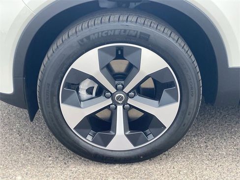 New 2025 Volvo XC40 B5 Core image 11