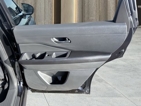 Used 2025 Nissan Pathfinder S image 35