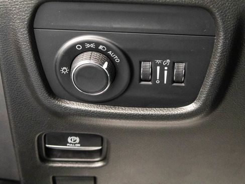 Used 2023 Jeep Grand Cherokee L Laredo AWD/4WD image 19