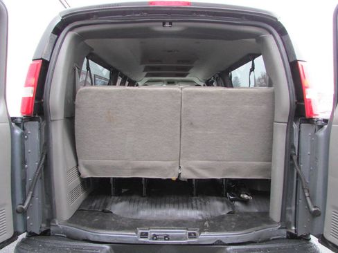 Used 2017 Chevrolet Express 3500 LS image 3