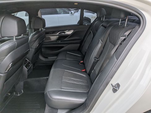 Used 2019 BMW 750i xDrive w/ Executive Package AWD/4WD image 27