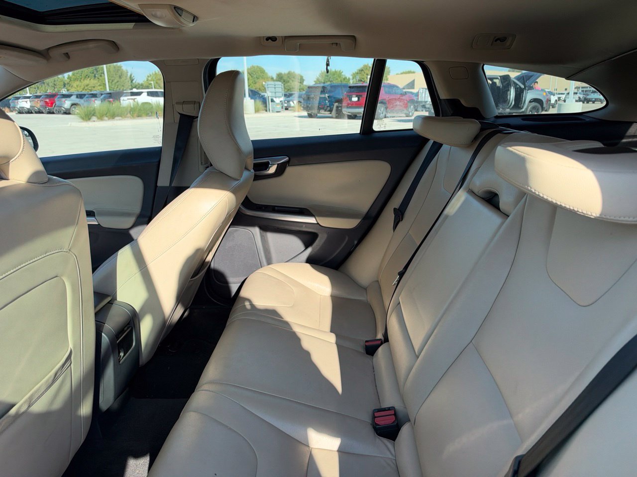 Used 2017 Volvo V60 T5 Premier w/ Convenience Package FWD image 10